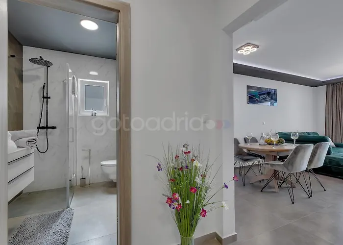 Luxury Seaview Luki - Free Parking Apartment Makarska