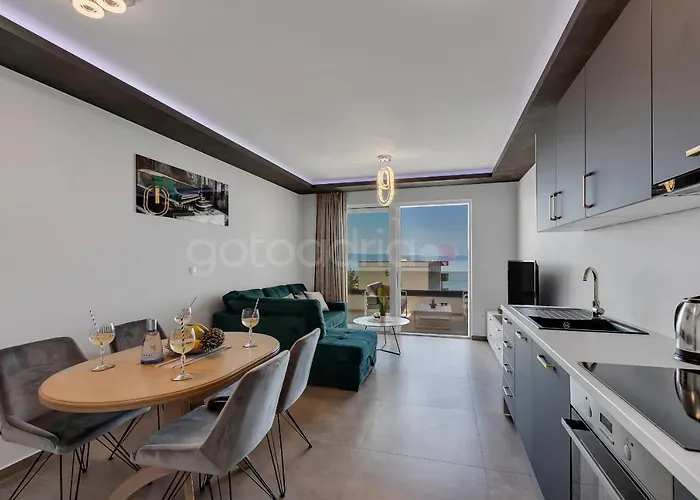 Luxury Seaview Luki - Free Parking Apartment